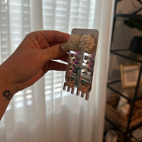 BRIDE Silver & Pearl Earrings - Picture 3 of 3